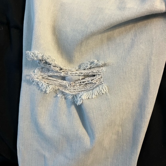 american eagle light wash very ripped skinny jeans! - Picture 7 of 12